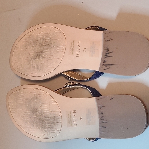 BEAUTIFUL Blue Jeweled flip flops sz 7 - Picture 2 of 3